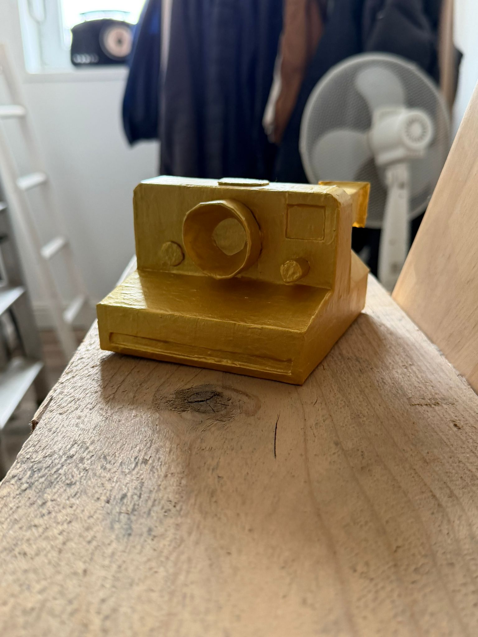 Een gouden polaroid camera!